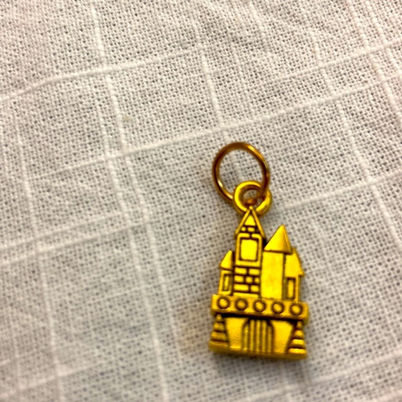 5/$10❤️❤️❤️NEW BRASS FAIRY CASTLE CHARM PENDANT - Picture 1 of 2